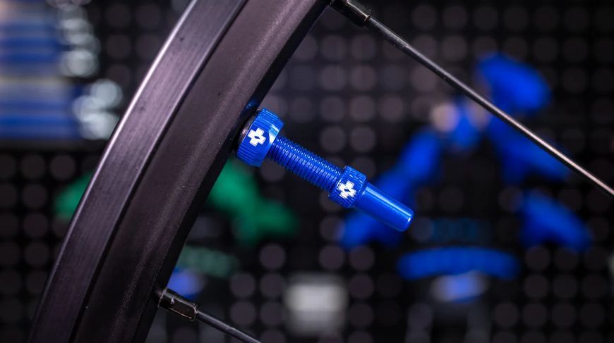 Ниппели MUC-OFF TUBELESS V2 44mm черный MC.20420 фото