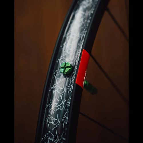 Ниппели Peaty's x Chris King Tubeless Valves, 42mm, Navy PTV2-42-NVY-12 фото