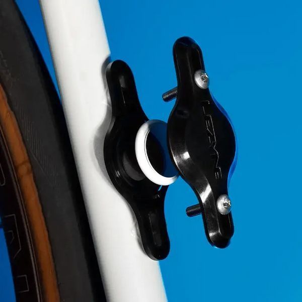 Крепление Apple airtag Lezyne MATRIX BIKE TAGGER-BLACK 4710582 547911 фото
