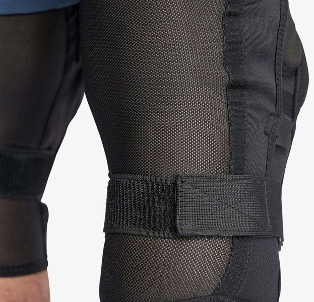 Захист коліна RaceFace ROAM KNEE STEALTH RFAB090004 фото