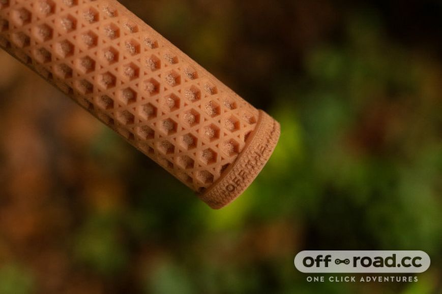 Грипси ODI Vans v2.1 Lock-On MTB Closed End 135mm Red Checker D33VNR-R фото