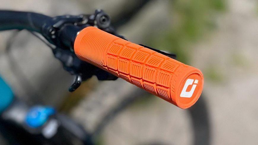 Грипси ODI Reflex v2.1 Lock-On MTB Closed End 135mm Pink D33RXP-B фото